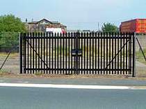 Double leaf palisade access gates