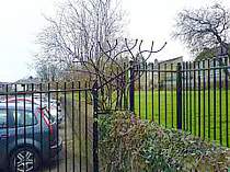 Ascetically integrated anti-climb fence panel fitted to a vertical bar fence