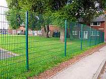 2000mm high green powder coated 868 mesh panel fencing - the 868 mesh panels provide a very high degree of durability against vandalism