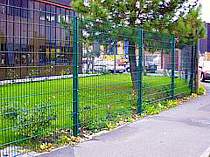 2000mm high green powder coated 868 mesh panel fencing - the 868 mesh panels provide a very high degree of durability against vandalism